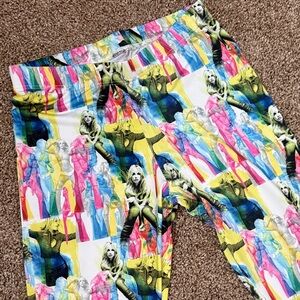 Vibrant Multicolor Graphic Leggings of Iconic Britney Spears 🎶🎤